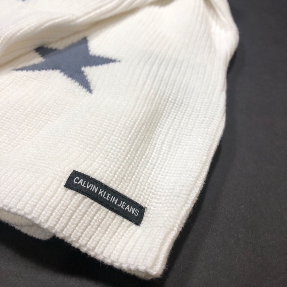 NEW⭐️HOST PICK🎉⭐️CALVIN KLEIN JEANS SWEATER - Picture 3 of 11